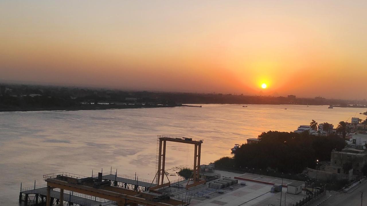 Apartment Nile Pyramidal View Cairo