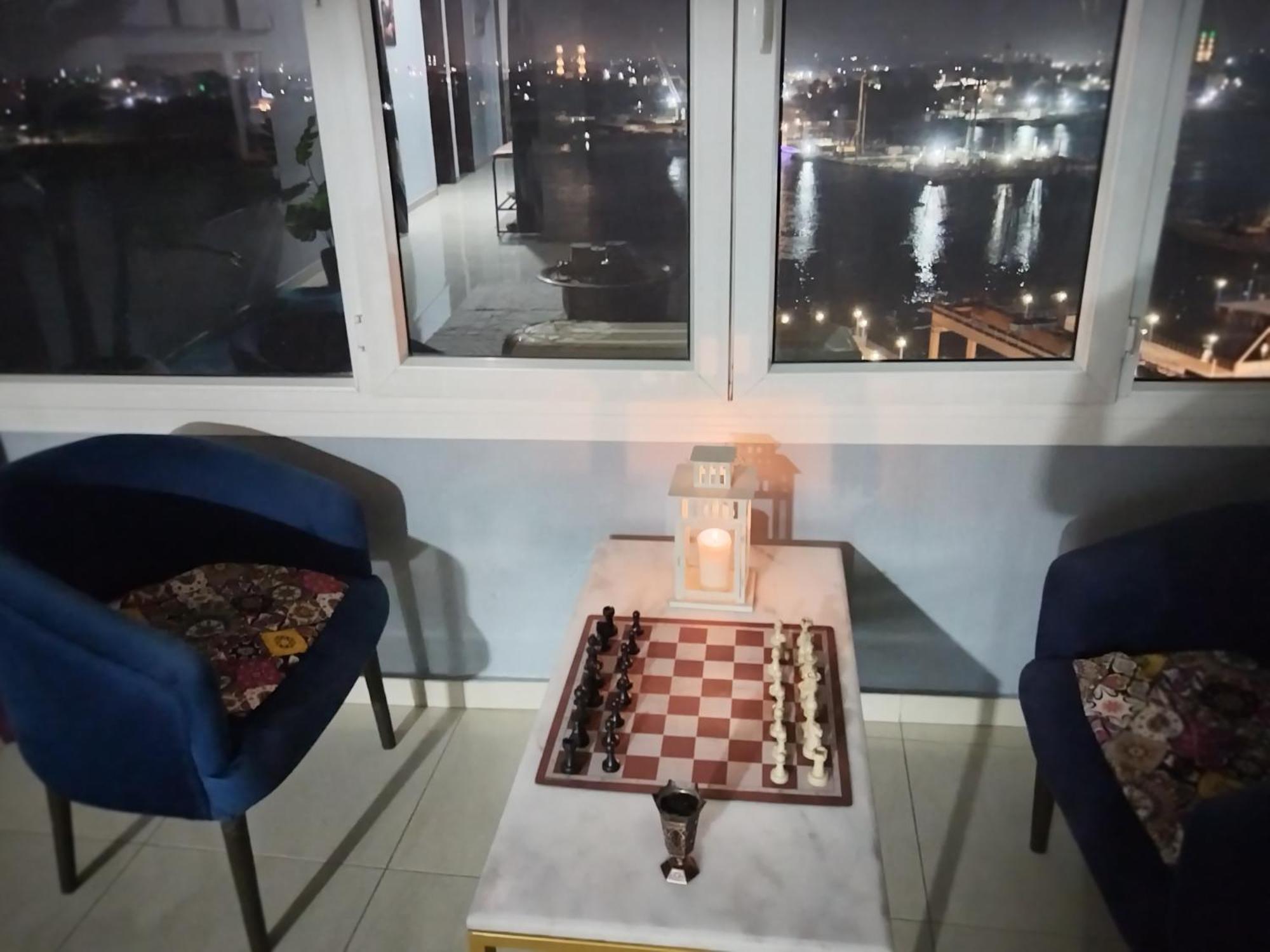 Nile Pyramidal View Каїр